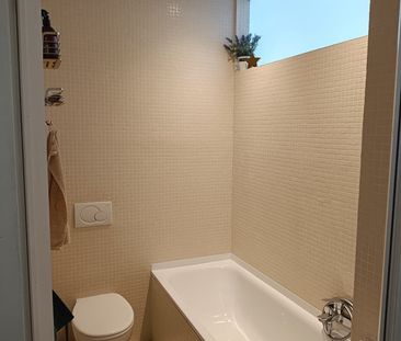 Ruime, lichtrijke kamer in 2 kamer appartement herenhuis - Foto 2