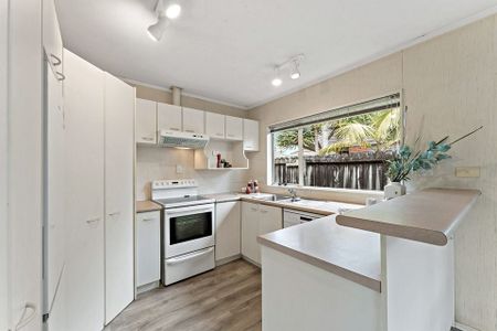 Sunny 3-Bed Ellerslie Standalone Beauty - Photo 5