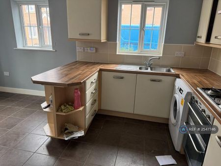 3 bedroom semi-detached house to rent - Photo 5