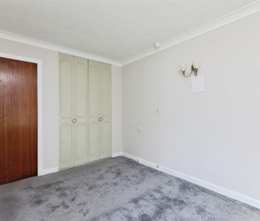 1 bedroom retirement property to rent - Photo 5