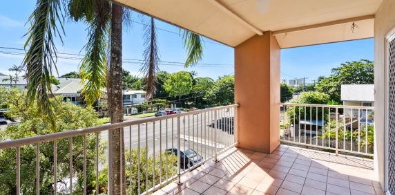 Top floor apartment with balcony in Parramatta Park - Photo 2