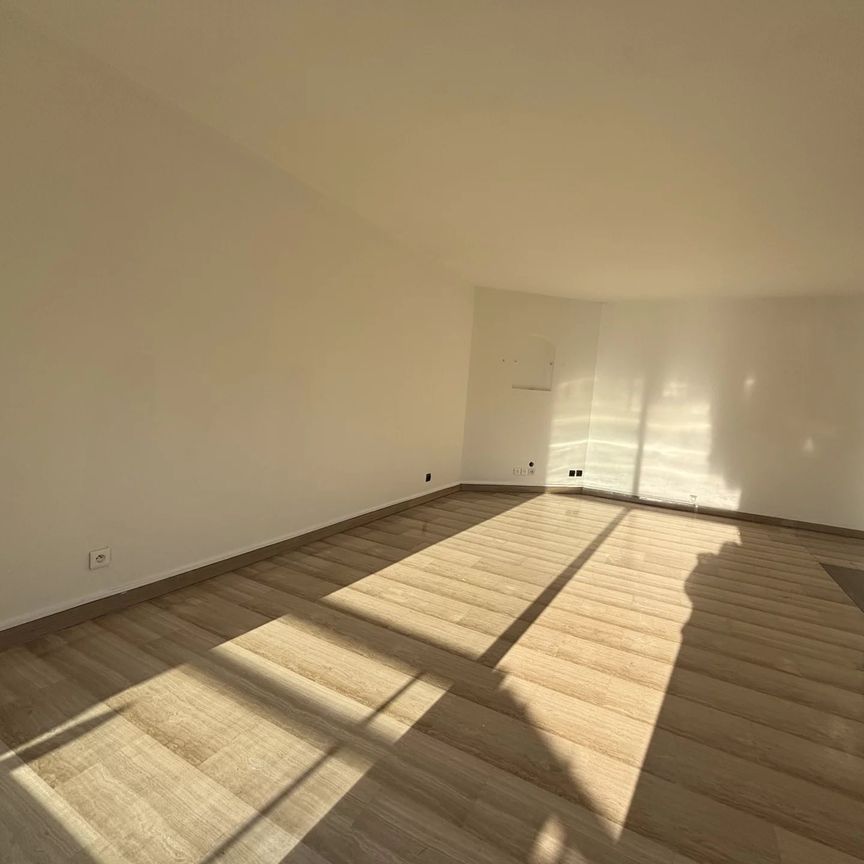 Location Appartement 4 pièces 81m² NICE 06200 - Photo 1