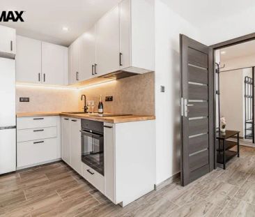 Pronájem světlého bytu 2+kk po kompletní rekonstrukci - Photo 3