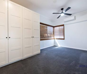 Three-Bedroom Cottage in Central Location - Photo 3