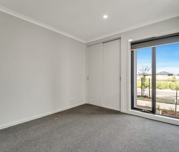 Spacious Four-Bedroom Family Home with Modern Comforts & Double Garage - Photo 5