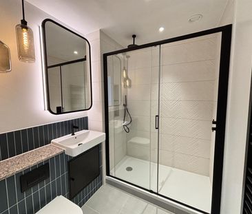 2 Cedrus Avenue, Southall - Photo 3
