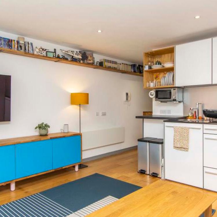 Ocean present a lovely one bedroom property in Airpoint with allocated parking. Offered on an unfurnished basis. Virtual Viewings are available. - Photo 1