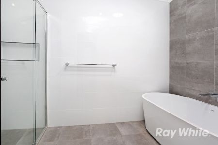 Charming 3 Bedroom Home In Prime Location - Photo 4