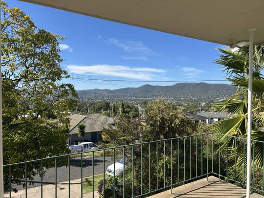 THREE BEDROOM HOME WITH BREATHTAKING VIEWS - Photo 1