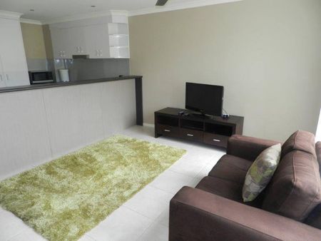 MODERN THREE BEDROOM TOWNHOUSE with Shared Pool - Photo 4