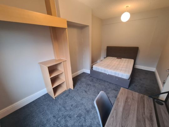 5 Bed - 11 Stanmore Street, Burley, Leeds - LS4 2RS - Student - Photo 1