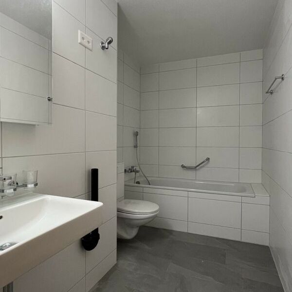 BÖSINGEN (FR) - frisch renoviert 4.5-Zimmerwohnung in Bösingen - Foto 1