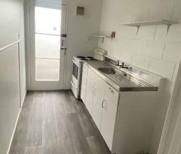 Newly Redecorated City-Centre Two Bedroom Apartment - Photo 3