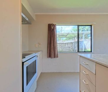 3 Beddie house central Massey - Photo 6