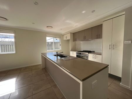 Luxurious & Large Home! - Photo 3