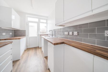 3 bedroom terraced house to rent - Photo 3