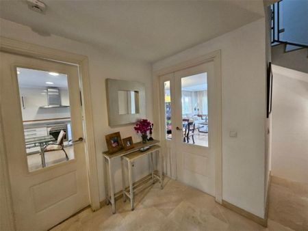 6 room luxury Villa for rent in Marbella, Spain - Photo 2