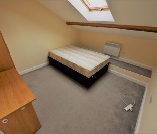 2 bedroom Flat in Flat 2, Leeds - Photo 6