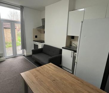 Studio to rent - Photo 5