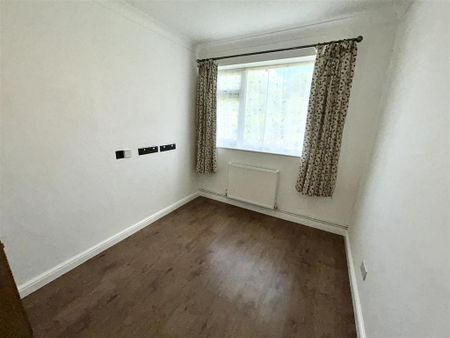 4 bedroom detached bungalow to rent - Photo 3