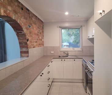 Mount Helen, 2BR renovated, spotlessly clean, spacious kitchen, lar... - Photo 5