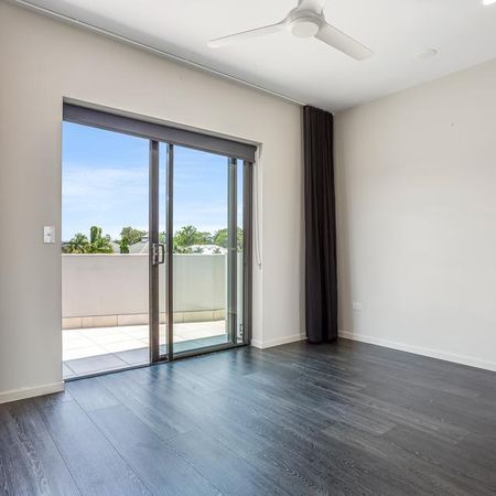 SKY PENTHOUSE LIVING - 4 BEDROOMS | 4 BATHROOMS | ROOFTOP TERRACE - Photo 3