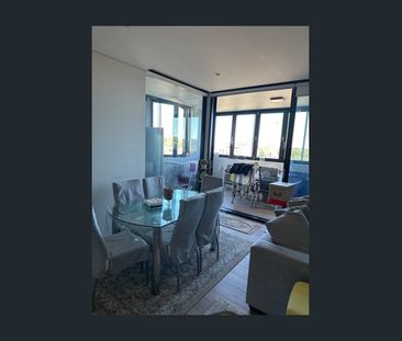 Modern 3-Bedroom Apartment in Prime Eastwood Location - Photo 2