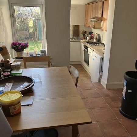 1 bedroom in a house share to rent - Photo 4