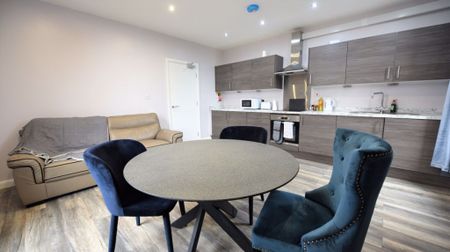 2 bedroom Flat in Cardigan Road, Leeds - Photo 4