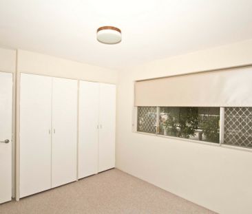 2 BEDROOM UNIT WALKING DISTANCE TO SHOPS ! - Photo 5