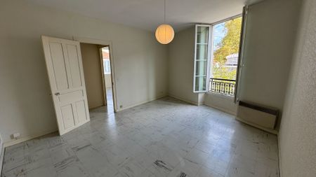 HYPER CENTRE quartier FOIRAIL et proche Universités T2 450 € cc, - Photo 3