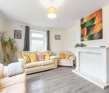 Rushden Gardens, Mill Hill, NW7 - Photo 1