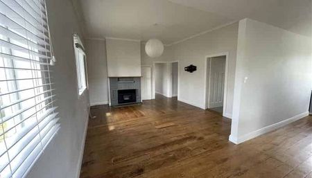 Spacious Family Home in the Heart of Maungaturoto - Available Now - Photo 2