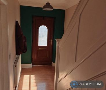 3 bedroom semi-detached house to rent - Photo 6