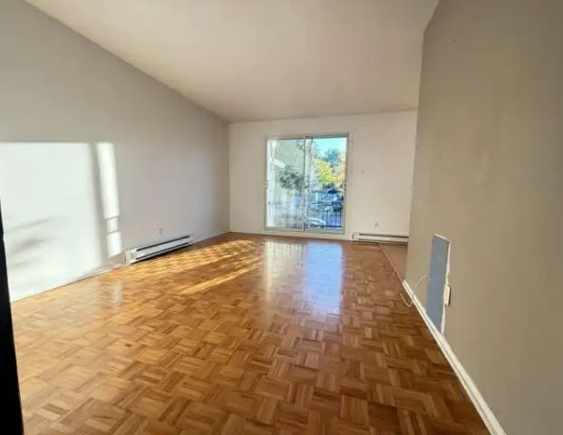 655 Boul. Laval | 655 Boulevard Laval, Laval - Photo 1