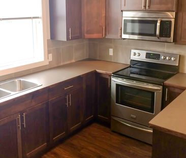2 Bed Townhouse For Rent In Redstone. Attached Garage - Photo 3