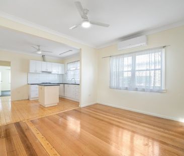 Charming Home in Central Location - Photo 1