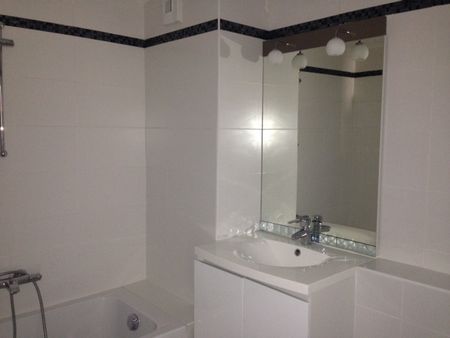 A LOUER - CHATEAURENARD - Appartement T2 avec parking et terrasse., - Photo 4