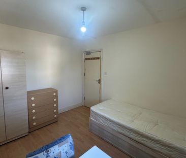 Room in a Shared Flat, Stewart Road, E15 - Photo 3