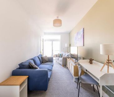 1 bedroom in a house share to rent - Photo 2