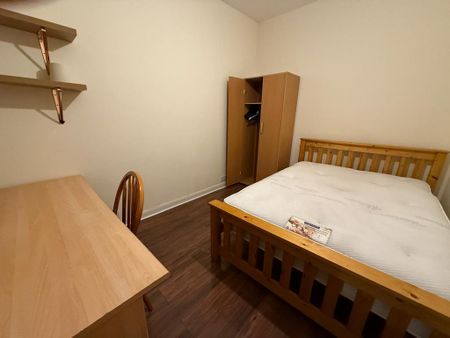 4 bedroom terraced house to rent - Photo 5