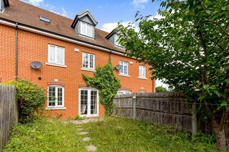 4 bedroom terraced house to rent - Photo 4