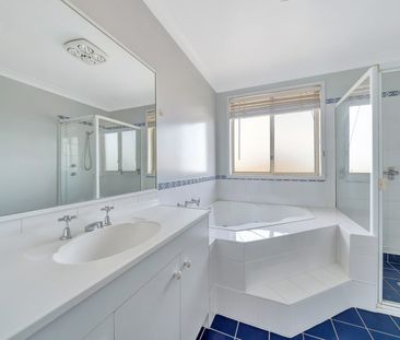 Spacious Family Living with Private Swimming Pool - Photo 4