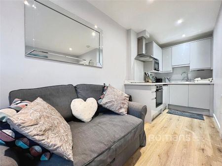 1 bedroom flat to rent - Photo 2