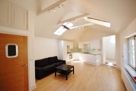 3 Bed Bungalow, Latchmere Road, SW11 - Photo 2