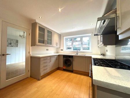 4 bedroom detached house to rent - Photo 4