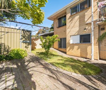 Spacious, Light-Filled Living in Leafy Myrtle Bank - Photo 3