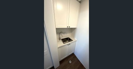 Serene, Impeccably Renovated Sanctuary with Harbour Views - Photo 3