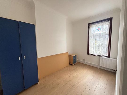 4 bedroom flat to rent - Photo 1