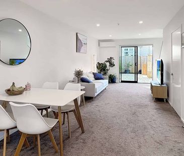 RICCARTON - MODERN TOWNHOUSE, TWO BEDROOMS, HEAT PUMP, OFF STREET PARK - Photo 1